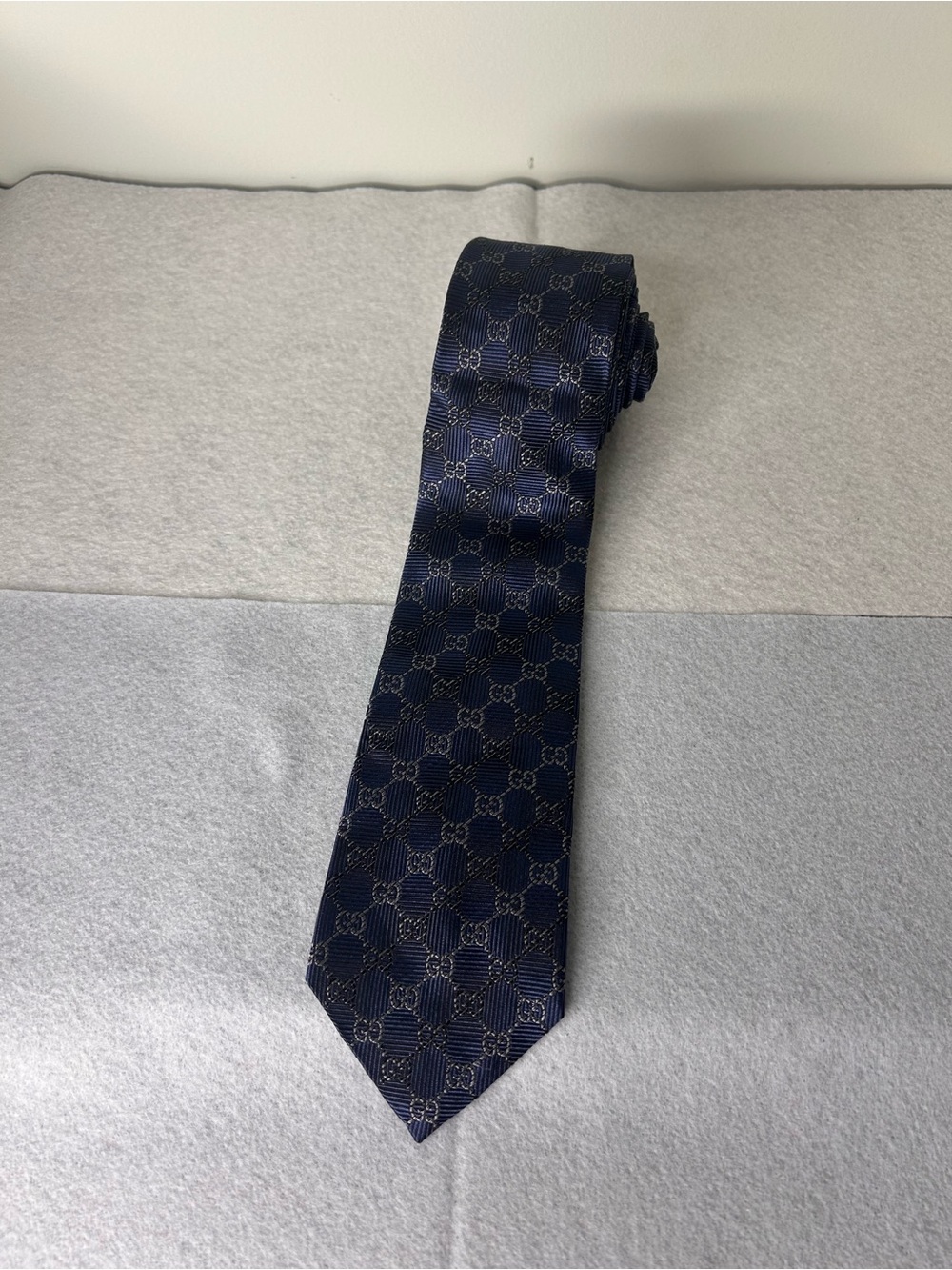 Gucci Silk Tie Navy Blue GG Monogram G Crest Logo GG Chain Link Diamond Motif